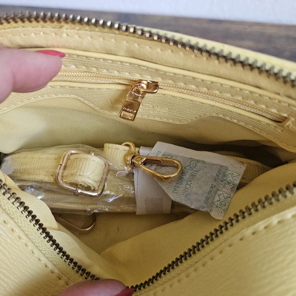 NWT Bebe Gianna Butter Yellow Camera Bag Gold Logo Chain Satchel Crossbody Purse - Picture 8 of 12